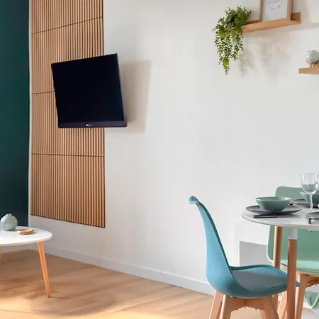 L'emeraude Apartment *